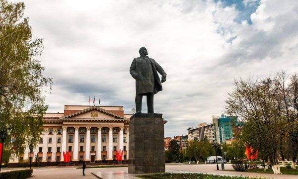 Монумент Владимиру Ленину.
